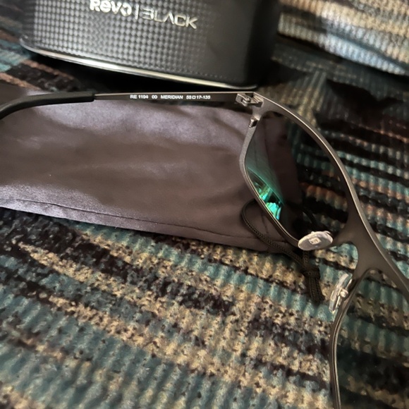Revo Meridian Photochromic Sunglasses - Like New Condition - Picture 3 of 4
